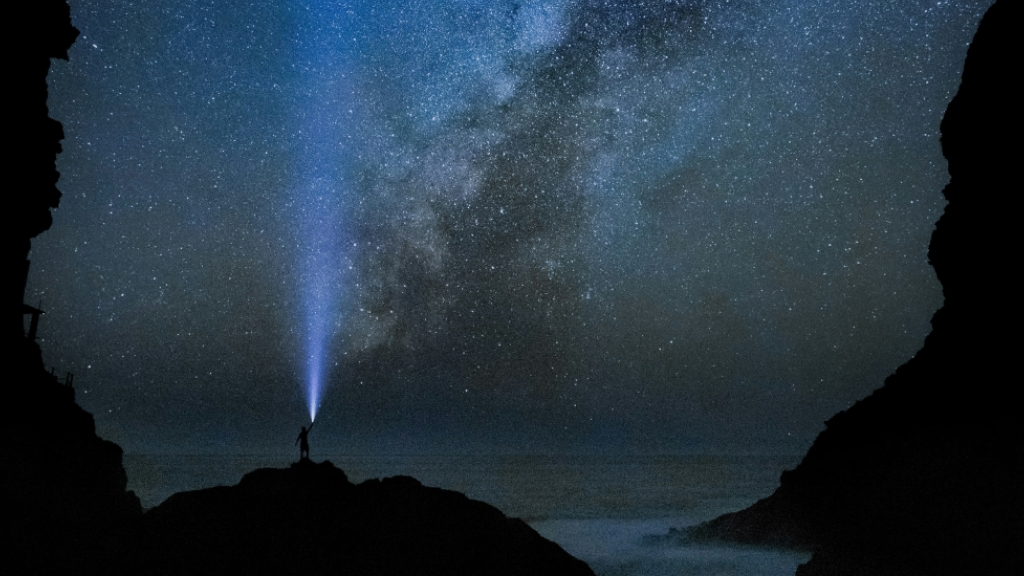 Why Flashlight Wallpapers Are Worth Considering for Your iPhone